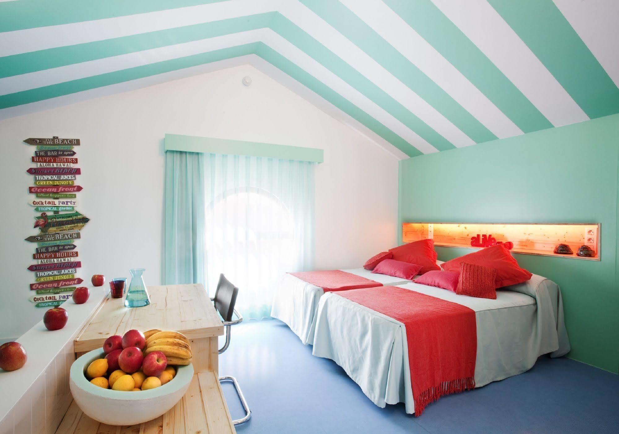 Amistat Beach Hostel Barcelona Kültér fotó